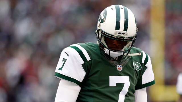 EAST RUTHERFORD, NJ - DECEMBER 21: Quarterback Geno Smith #7 of the New York Jets looks on from the sideline against the New England Patriots during a game at MetLife Stadium on December 21, 2014 in East Rutherford, New Jersey. (Photo by Jeff Zelevansky/Getty Images)