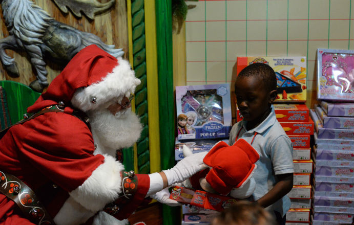 Presents from Santa Op Happy Children Photos by Sean Carroll4