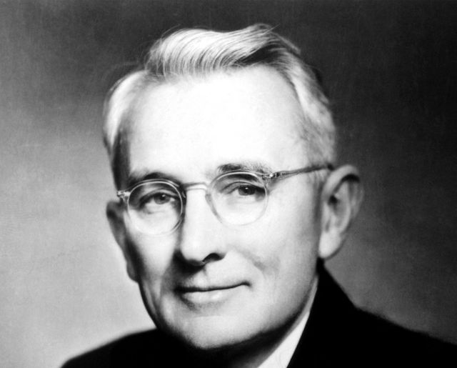 Dale Carnegie History (24 x 36) 