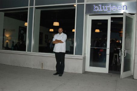 Chef-Lance-Knowling-in-front-of-Blujeen-Restaurant