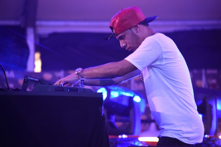 araabmuzik-performs-at-the-dean-collection-x-bacardi-untameable-house-party-day-3-on-december-5-2015-in-miami-beach-florida